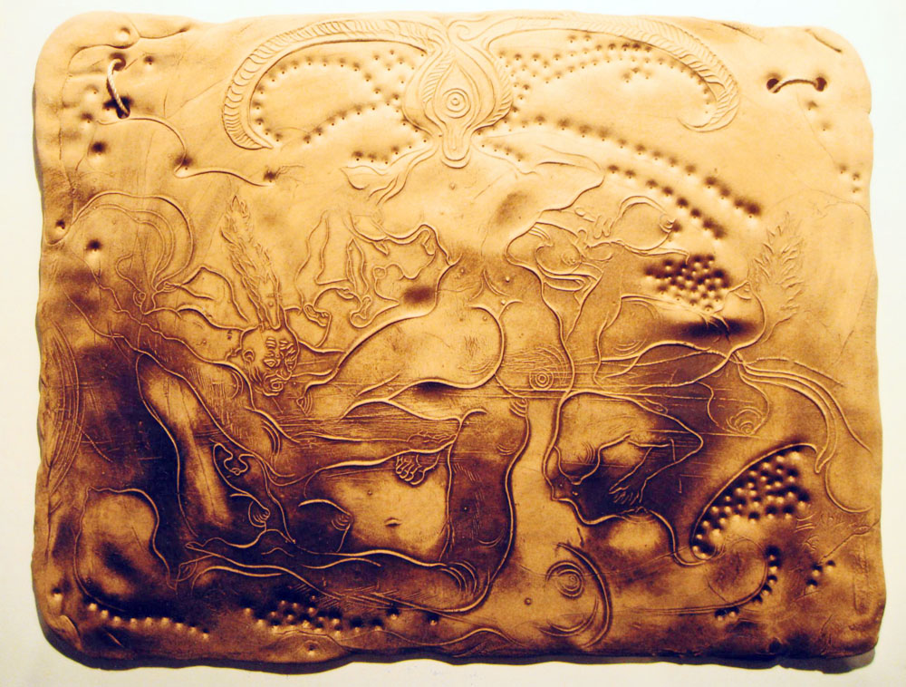 Декоративний пласт «Мутації». 2000. Кам'яна маса, емалі